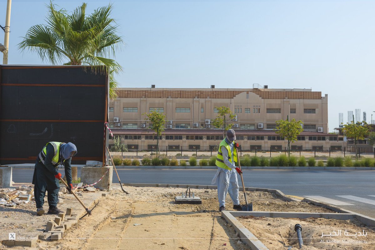 Khobar_mun's tweet photo. #بلدية_الخبر 

في الخبر الشمالية نعيد الحياة الى قلب #الخبر التجاري والاقتصادي والسياحي باستمرار أعمال التطوير والأنسنة التي تساهم في تعزيز #جودة_الحياة 

#أنسنة_الخبر

#أمانة_المنطقة_الشرقية https://t.co/nPPMb8cMsF