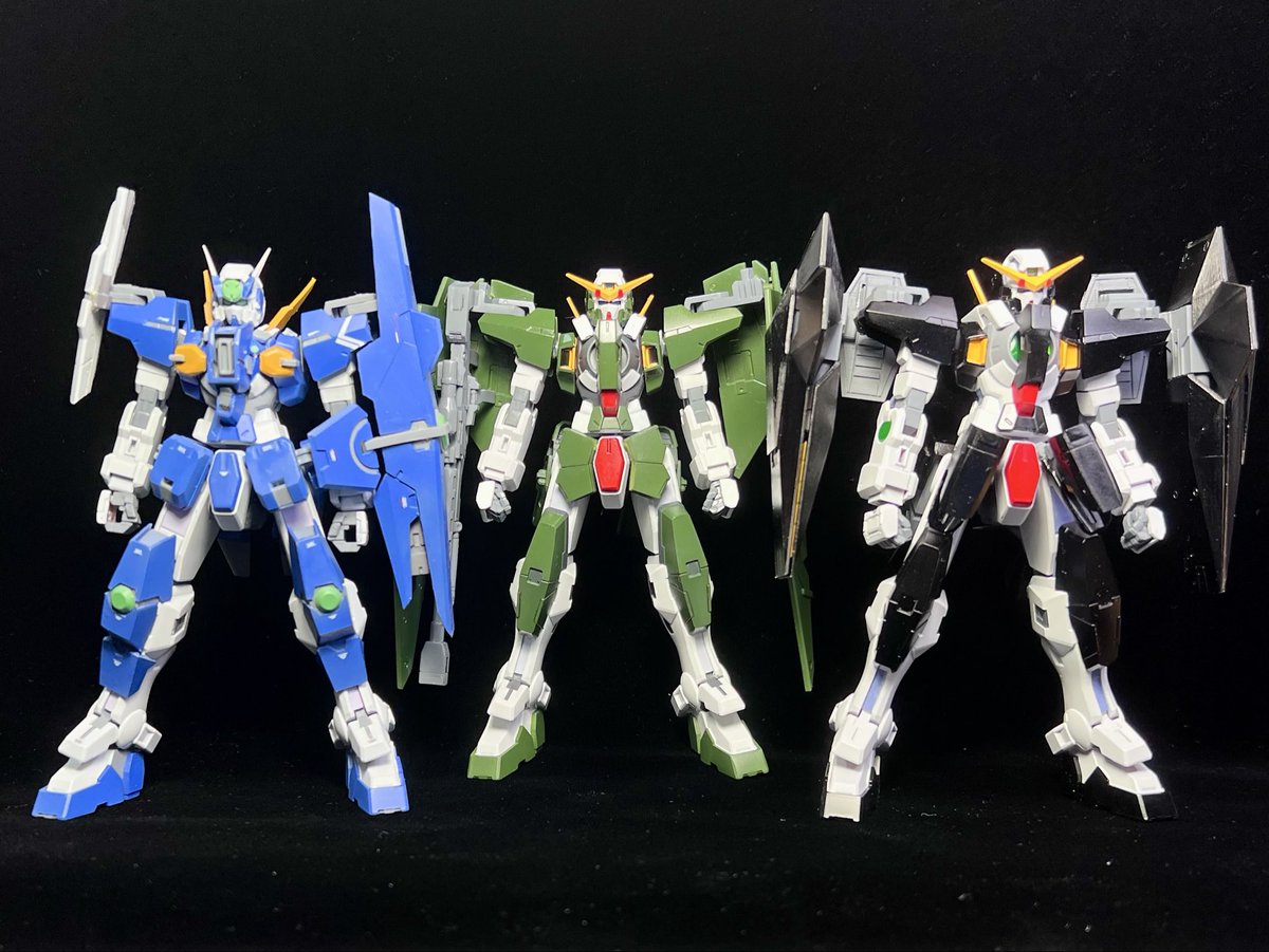 angerchicken's tweet photo. 再販でデュナメス作れたので
以前作ったサダルスード、リペア3と並べて https://t.co/0dyYCZvc70