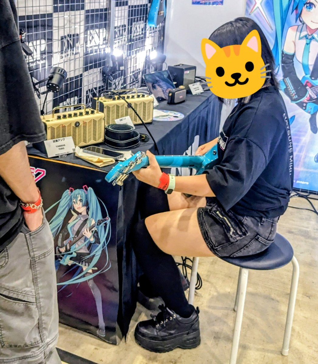 ESPGuitarsJP's tweet photo. マジカルミライ2026🎸ESPブースで歴代初音ミクギターの試奏できますよ🎸本日最終日、残すところあと2時間✨このチャンスにぜひ手に取ってみてくださいね👍
#マジカルミライ2026
#初音ミク
#ESPギター https://t.co/ko0RxbZll9