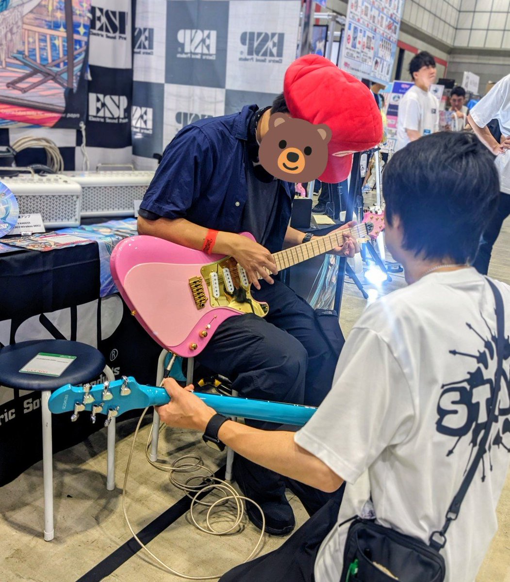 ESPGuitarsJP's tweet photo. マジカルミライ2026🎸ESPブースで歴代初音ミクギターの試奏できますよ🎸本日最終日、残すところあと2時間✨このチャンスにぜひ手に取ってみてくださいね👍
#マジカルミライ2026
#初音ミク
#ESPギター https://t.co/ko0RxbZll9