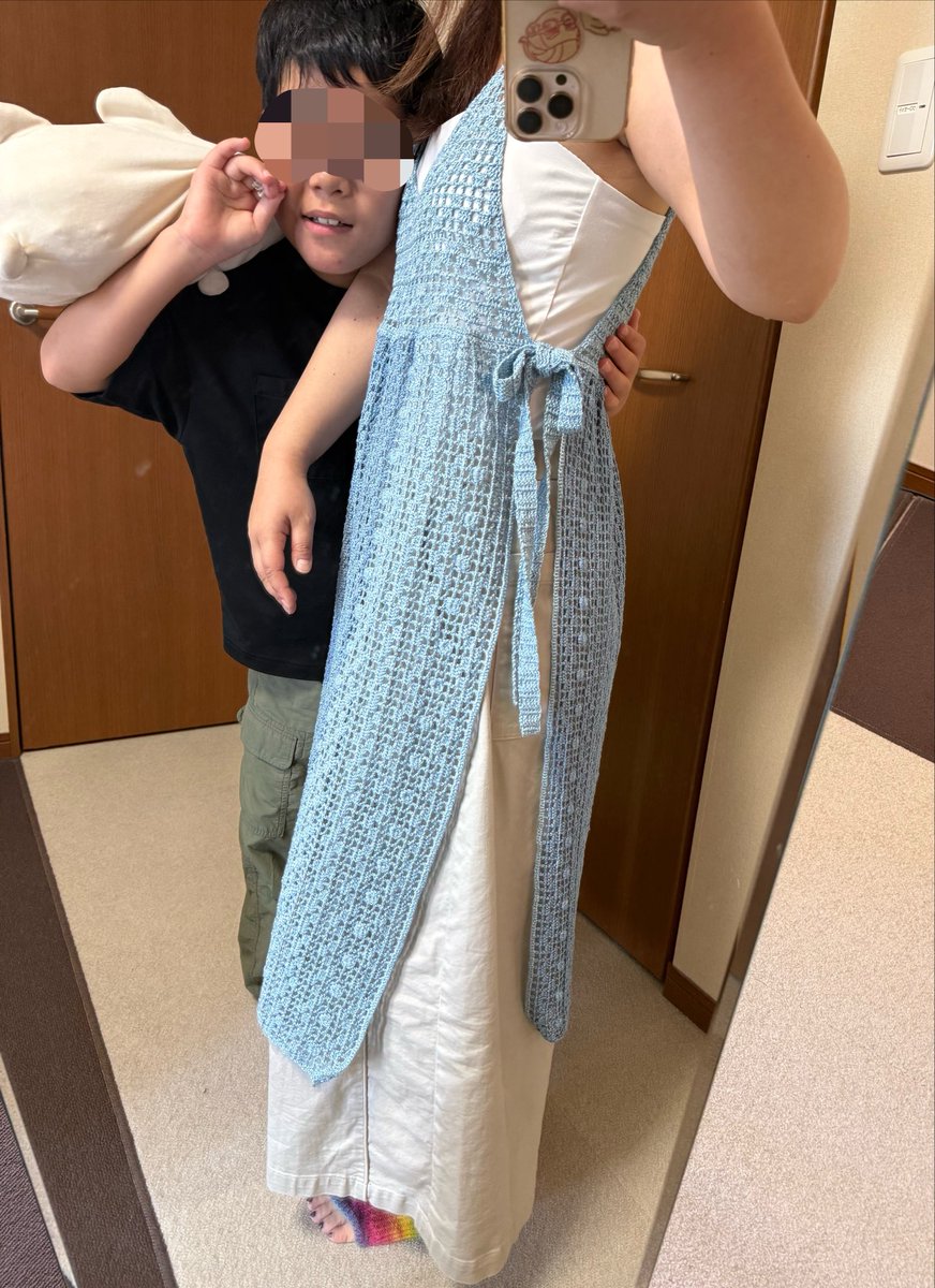 amicororin's tweet photo. 編めましたわ！
毛糸だまvol.210夏号84pのカラフルサマーエプロンワンピース
デザイン/ blanco様
使用糸/ リッチモア ソワドエクラ
              ダイヤコスタブリエ
思ったより根気が求められる作品でした凄い達成感です👏👏👏楽しかった！！
着画は映りたいBOYにことごとく邪魔されました。 https://t.co/vLKurKPZIK