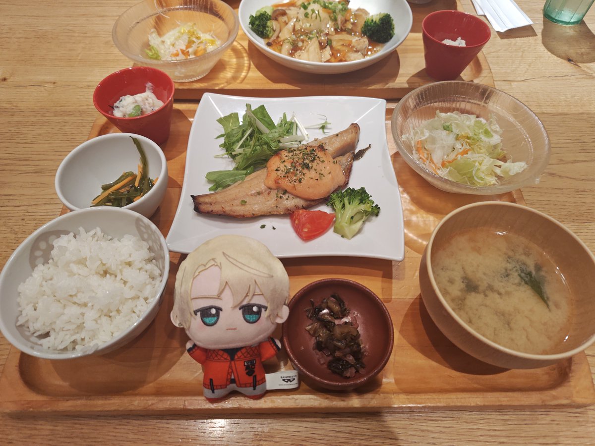 y_dt24's tweet photo. 先週の金曜の夜飯を晒しておきますね(？) https://t.co/nNw2gq7dJF