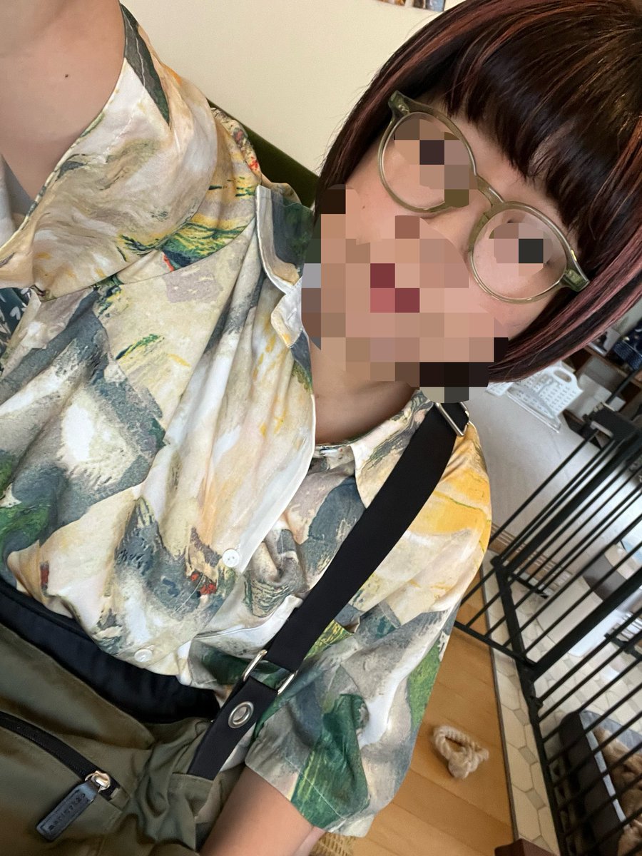 tohidake's tweet photo. 目が腫れてるからメガネなんだけど全ての要素が合わさって下北にいる人すぎる風貌に https://t.co/nwEscu9i8h