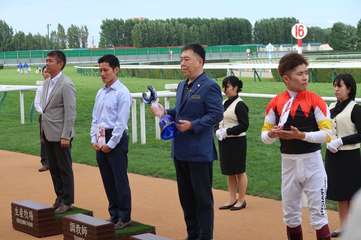 dshisan's tweet photo. 札幌11R
札幌日経賞

4歳馬ミラージュナイトが混戦の2着争いを尻目に早め抜け出し押し切り
これで札幌は3戦3勝で初のリステッド勝利となりました

菊花賞や目黒記念でも善戦した位の馬だし札幌のみならず今後、長距離路線で楽しみな1頭
おめでとうございます

#札幌日経賞
#ミラージュナイト
#西村淳也 https://t.co/WhXljiNQPo