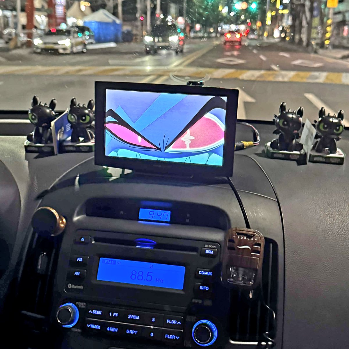 B1GTR33_SA's tweet photo. 소소한 차꾸미기 완료

파인드라이브에 갇힌 TV악마 복스페이스에
투슬리스가 4마리입니다 귀엽죠 ♥

라디오는 항시 88.5로 고정입니다 https://t.co/Ht51Nyqfmj