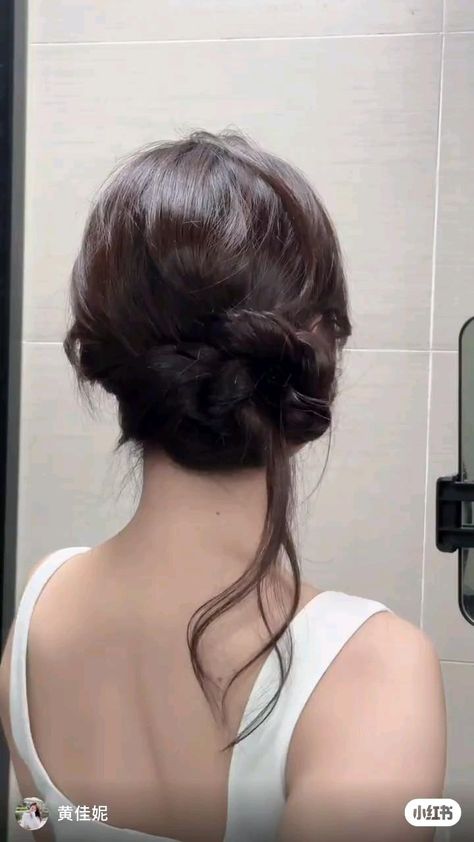 gomezdeiber1's tweet photo. Elegant twisted bun with a playful loose strandproof that chic can be effortlessly romantic
MlAs https://t.co/krKADv1tT8