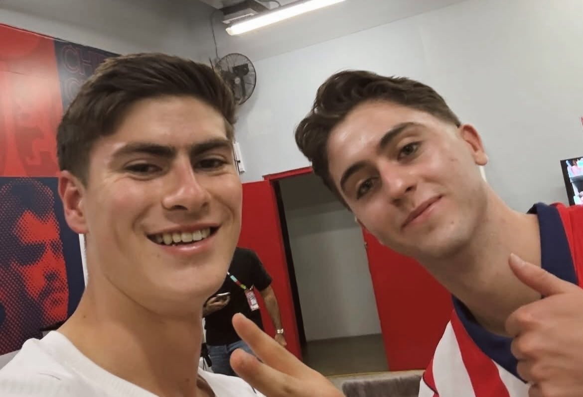 boyjuneius's tweet photo. AU #brimiga | But i’m a footballer! 

Donde 🐜 es enviado a un centro de reorientación por sus padres, los cuales convencidos de que está confundido con su sexualidad, quieren corregirlo para evitar el que dirán. 

O donde 🍓 parece ser un alumno ejemplar del centro. https://t.co/Ib6nVUaUbI