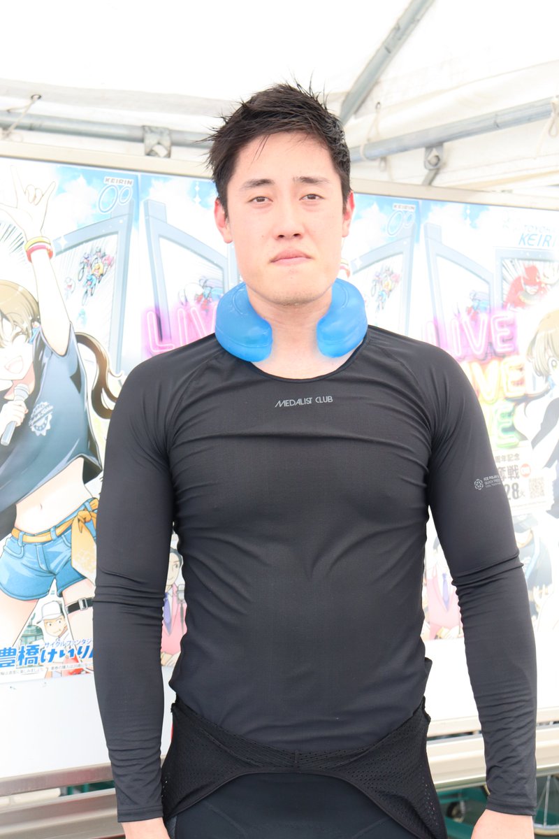 hochi_keirin's tweet photo. 【＃豊橋競輪】ＧⅢ記念　２日目・２６日

　特選組の ＃町田太我 が貫禄のレースぶり😃８Ｒは菊池岳仁と打鐘から壮絶なもがき合いに。初日力強く逃げ切り好調の菊池に激しく抵抗されたが、それでも強引に叩き切ると、番手の久米良もツキバテさせるケタ違いの強さで逃げ切った。「同期（菊池）と平野（想真）さんで３人合わせてバック４５本くらいでしょう。すごいレースになるとは思っていたけど、まさかあんなにもがき合うとは」と、激しいレースを振り返った。格の違いを見せ付けた格好だが、それでも「上がりは１１秒後半（１１秒７）でしょう。調子はあまり良くないのかな」。首をかしげつつも「きのう、脚を使ってなかったのでそのぶん、出し切れたのかも」と自己分析した🧐