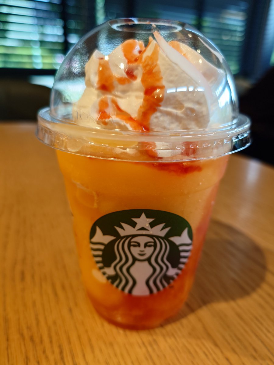 Melbourne98dive's tweet photo. 久しぶりにスタバ新作フラペチーノを頂きました🍊
オレンジマンゴーフラペチーノ🍊🥭
フルーティですごく美味しい❤ https://t.co/jj0WEeAbg9