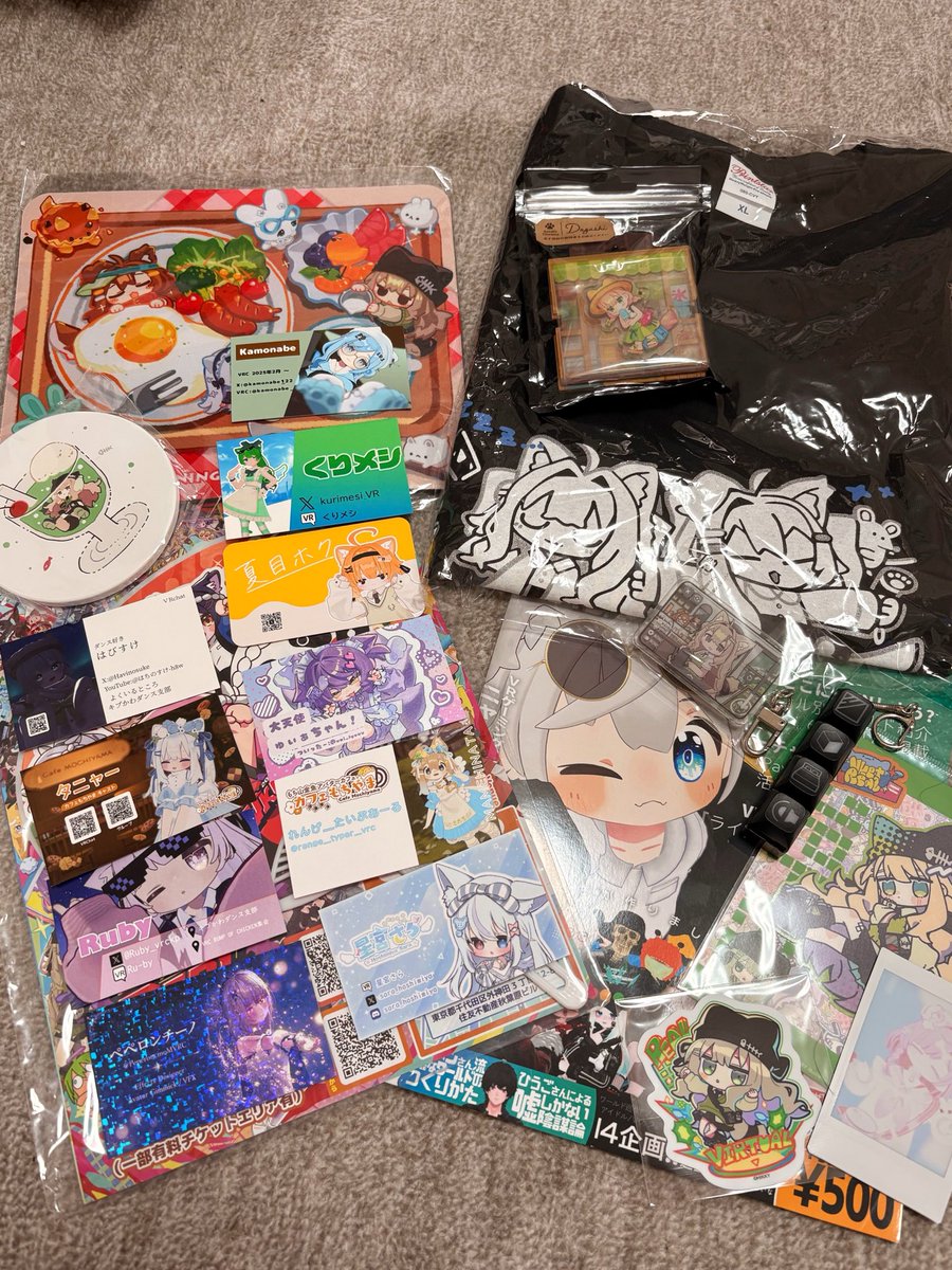 momotama_VRC's tweet photo. Vketで買ったもの‼️
みんな名刺ありがと〜🫶 https://t.co/JJn7NG4YB6