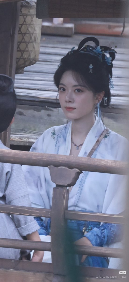 randmpersonjk's tweet photo. 2026.07.26
#AJourneytoGlow 🍃

Blueberry Cake Tingyu!! 🫐 This is my favorite outfit so far~

#ZhaoJinmai 🌾 #赵今麦 https://t.co/exaI5EWGuB