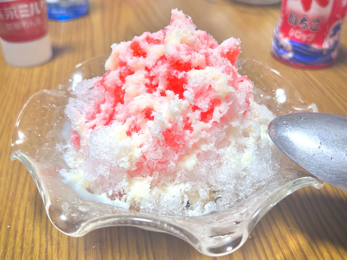 moapex_'s tweet photo. お昼はたこ焼きして3時のおやつは桃入りかき氷🍧 https://t.co/jek3rhXvzm