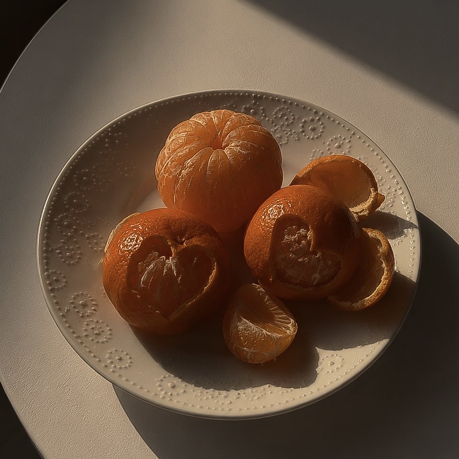 UnsenExistence's tweet photo. اجتماعٌ بديعٌ // يا لهُ من مزيجٍ مُدهش ☀️❣️🍊> https://t.co/w6YpZLSpBt