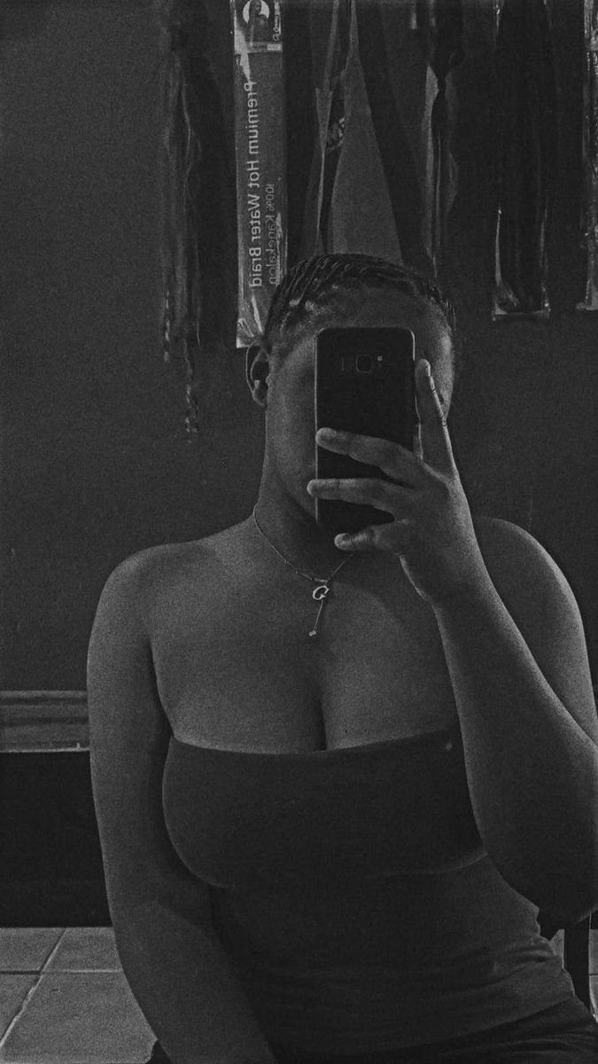 Myiria_ria's tweet photo. So tomorrow is Monday, I didn't join y'all to do this weekend 😩

Anyway Happy Sunday 🤍 https://t.co/qzF813cW82