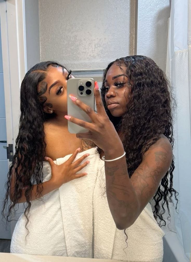 Blackwlwdaily's tweet photo. That soft mirror moment

#wlw https://t.co/n4F936Z5s9