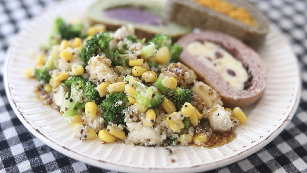 JunyanDu's tweet photo. [Try this 5-min high-protein减脂餐！Grilled chicken + quinoa + roasted broccoli — filling, low-cal, keeps you on track for your fitness goals  #HealthyEating #FatLoss] https://t.co/5Rpya7Y6z0