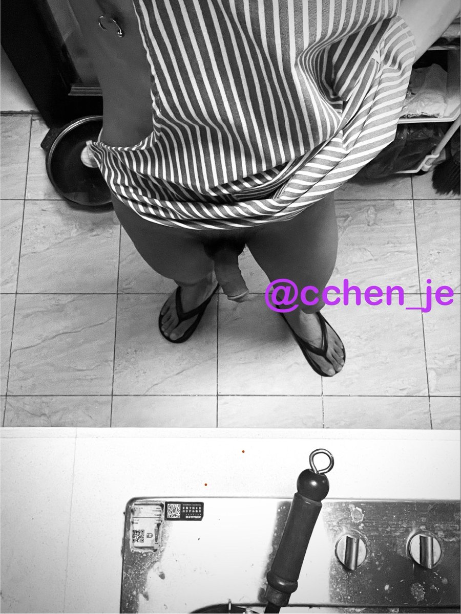 Cchen_Je's tweet photo. 家庭煮夫2 #男大 #乳钉 #人字拖 #nipplerings https://t.co/r7wBNtAbbf