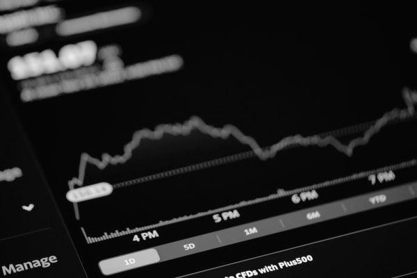 AD6767677's tweet photo. RWA lending protocols increasing liquidity—borrowing against real-world assets is the killer use case. #RWA #Lending https://t.co/qvV1BBB6ga