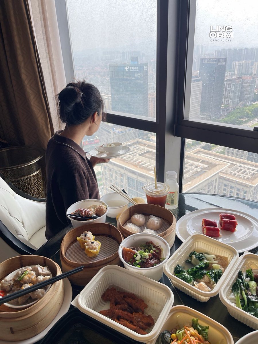 AbigailAur46688's tweet photo. Just woke up and I saw this yummmmy😋
What is she having?

 LINGLING X KUSTIE BRAND #LinglingKwongXKustieBrand 
#KustieXlinglingkwong 
#หลิงหลิงคอง #LinglingKwong‌ https://t.co/2K8akZtsdQ