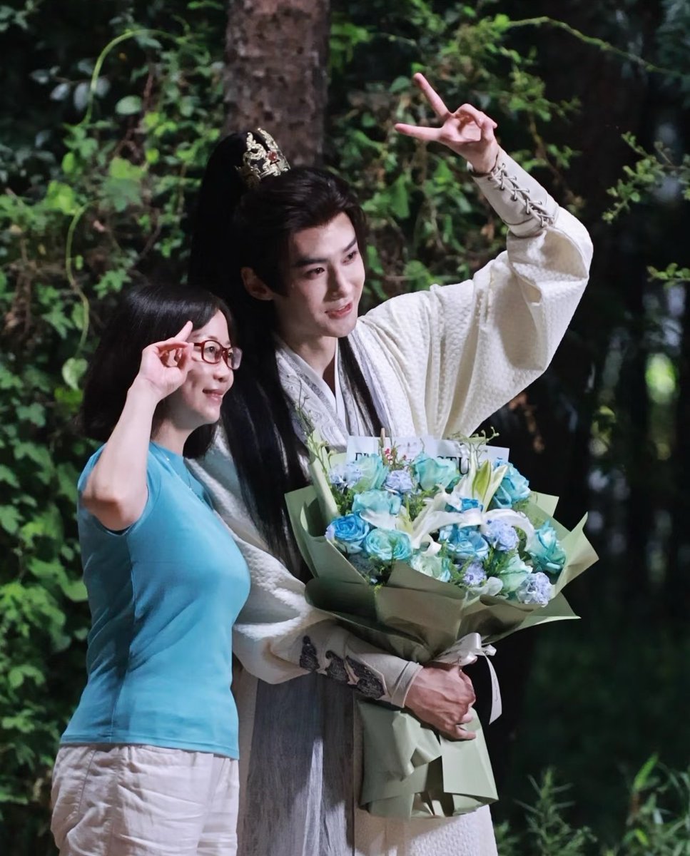Cya_chuuiiaa's tweet photo. Sebenernya agak kurang rela kalau harus di tinggalin Yu Zixi huhu. tapi gak papalah, semakin cepat beres syutingnya semakin cepat tayang dramanya, semoga aja haha.
Happy wrap-up sayangku xiaoduo🥰
#wangduo #nirvanainflames https://t.co/w7O7QKNEKG