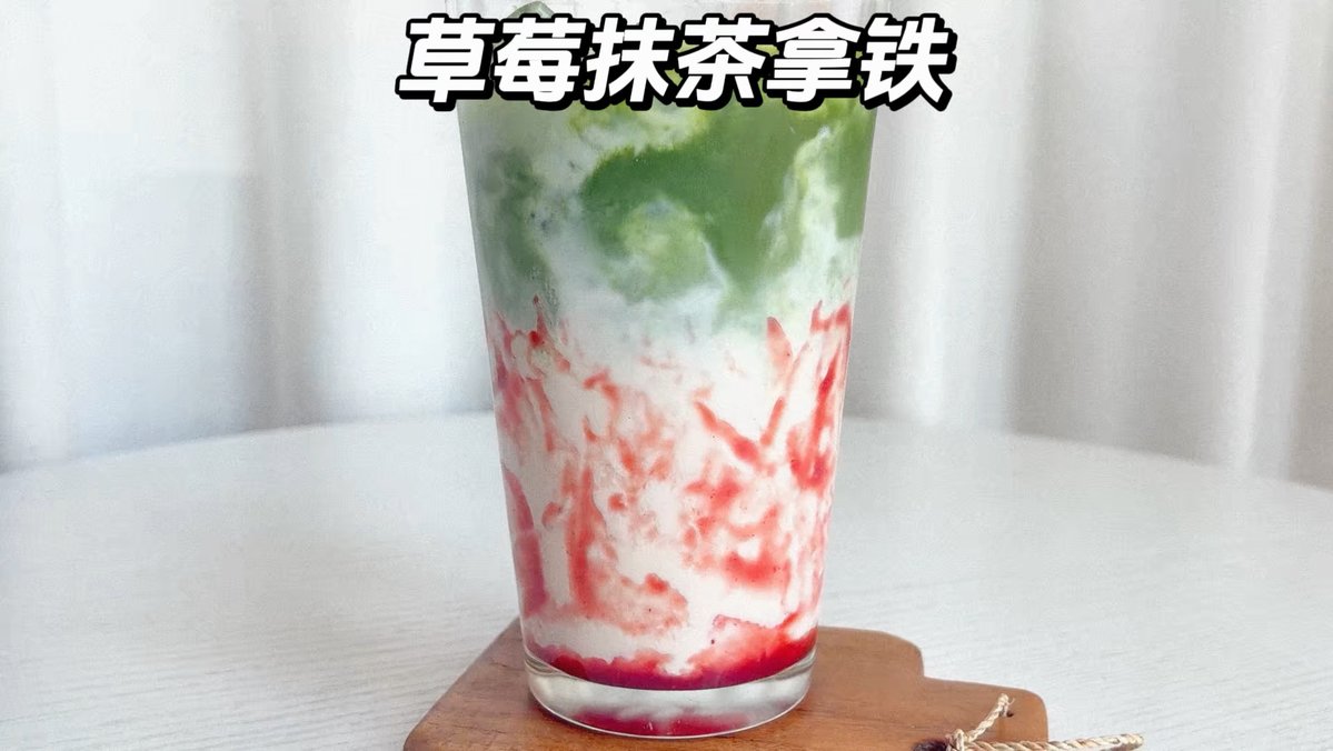 swift_jane27031's tweet photo. Try this 5-minute iced matcha latte at home! Whisk 1 tsp matcha powder + 2 oz hot water until smooth, pour over ice and top with oat milk. Creamy, earthy, and way cheaper than café ones! https://t.co/ooYdB26U5h