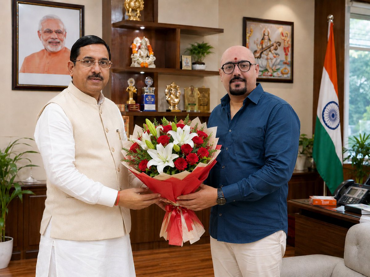 avinssindia's tweet photo. भारत के नए शिक्षा मंत्री प्रह्लाद जोशी जी को नई जिम्मेदारी के लिए हार्दिक शुभकामनाएं। 🙏📚

उम्मीद है कि शिक्षा व्यवस्था में सुधार होगा और हर छात्र को गुणवत्तापूर्ण शिक्षा का अधिकार मिलेगा। 

#प्रह्लादजोशी #शिक्षामंत्री #शिक्षाव्यवस्था #छात्रोंकाभविष्य #गुणवत्तापूर्णशिक्षा #जोहार https://t.co/nzEPuGX2wu