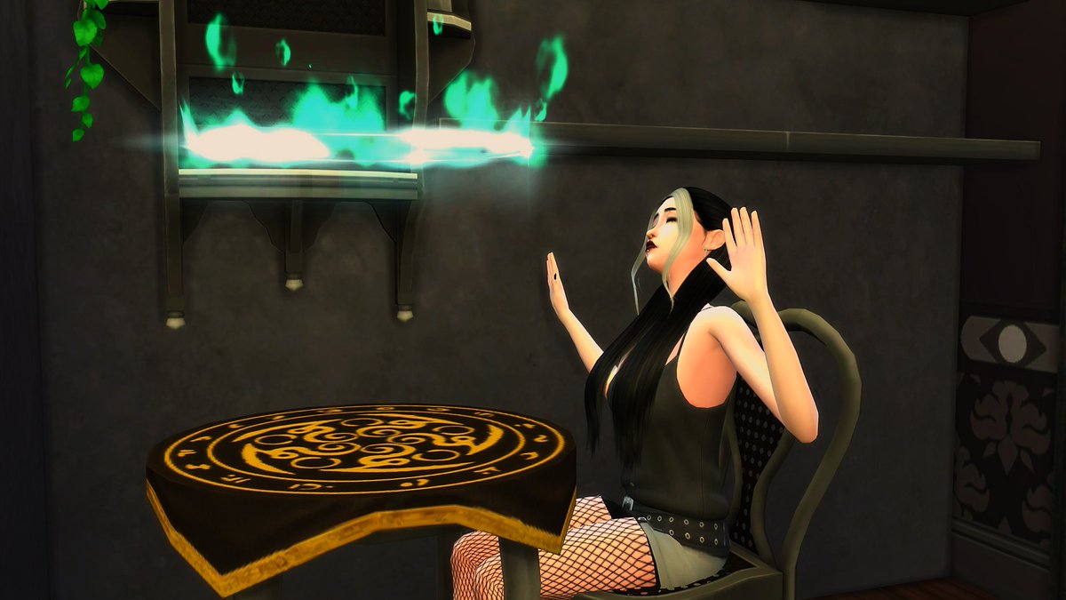TikiSimmer's tweet photo. Holis! Me presento, me llamo Raven y soy media hermana de Gema. Dicen que soy rara al gustarme el tarot, los videojuegos y las cosas oscuras, también veo seres de otros planos y practico el espiritismo. Tengo una mascota algo diferente pero no me lo han traído😕
#thesims4 #sims4 https://t.co/NS4d3wLMWz