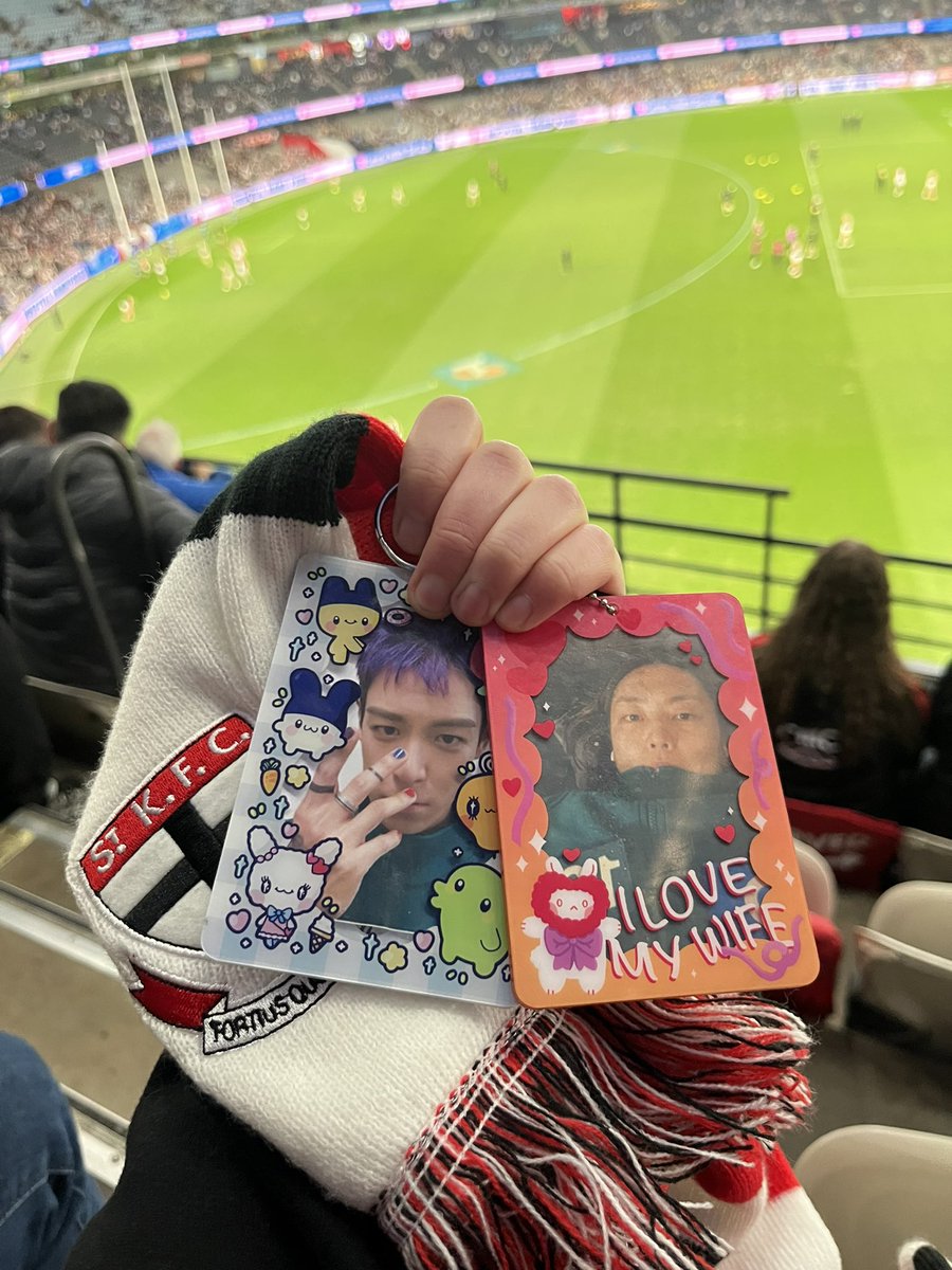 m_aaarv's tweet photo. i’m back in melb so i’m assimilating my beautiful princesses into afl culture https://t.co/CUaIHtzEVG