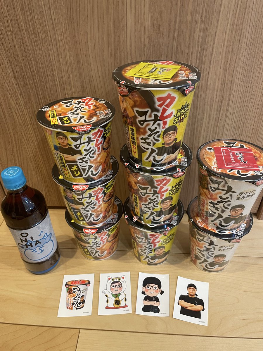 Mika_Michan's tweet photo. @hikakin @misokin_jp @711SEJ @hikakin_premium ゲット出来ました！ステッカーもコンプできて嬉しい😆ONICHAとともにいただきます😋 https://t.co/4dJOlvyKQZ