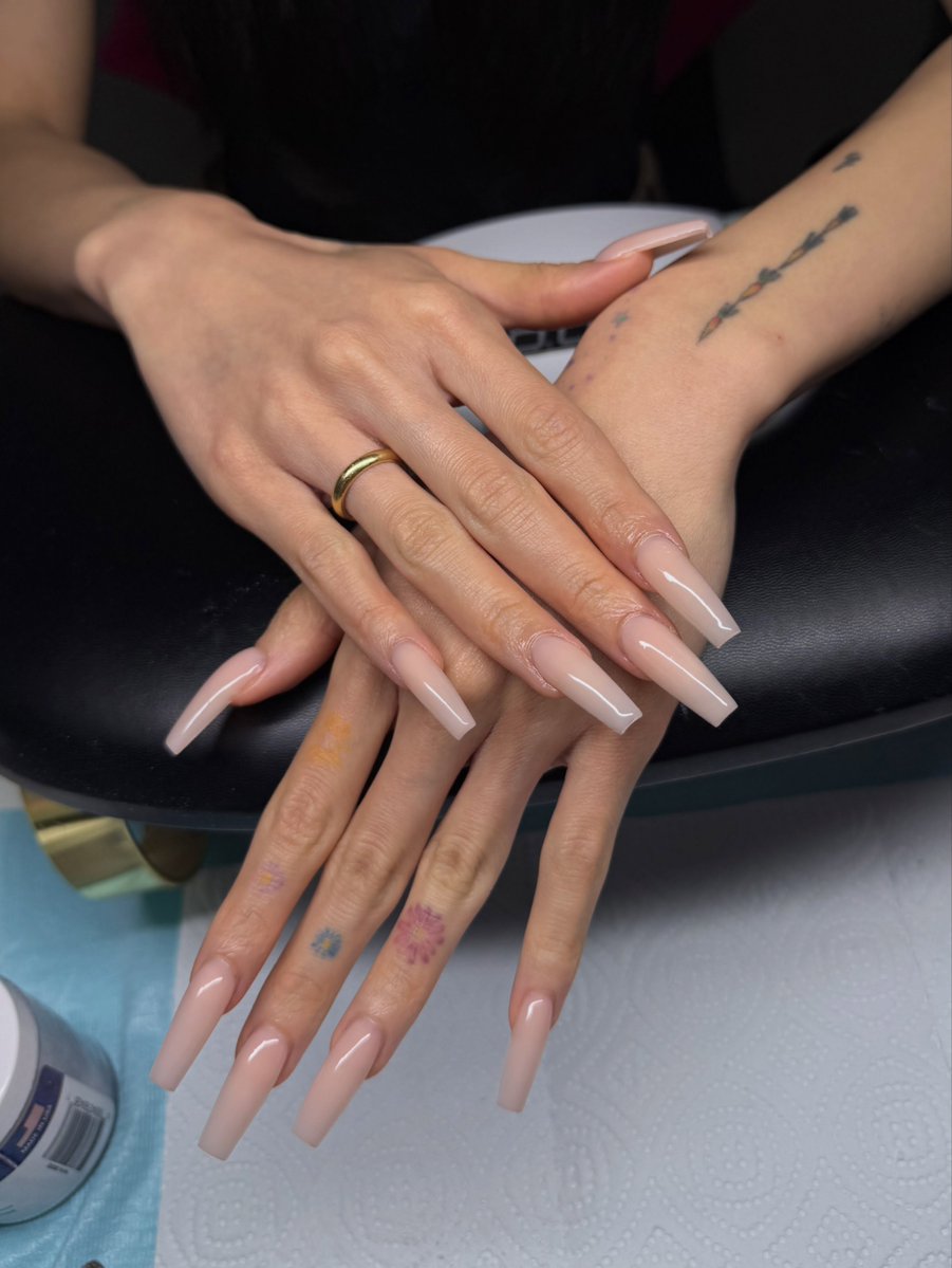 godmitzu's tweet photo. Chaeyoung's nails and hand tattoos https://t.co/mT2B5z2HbM