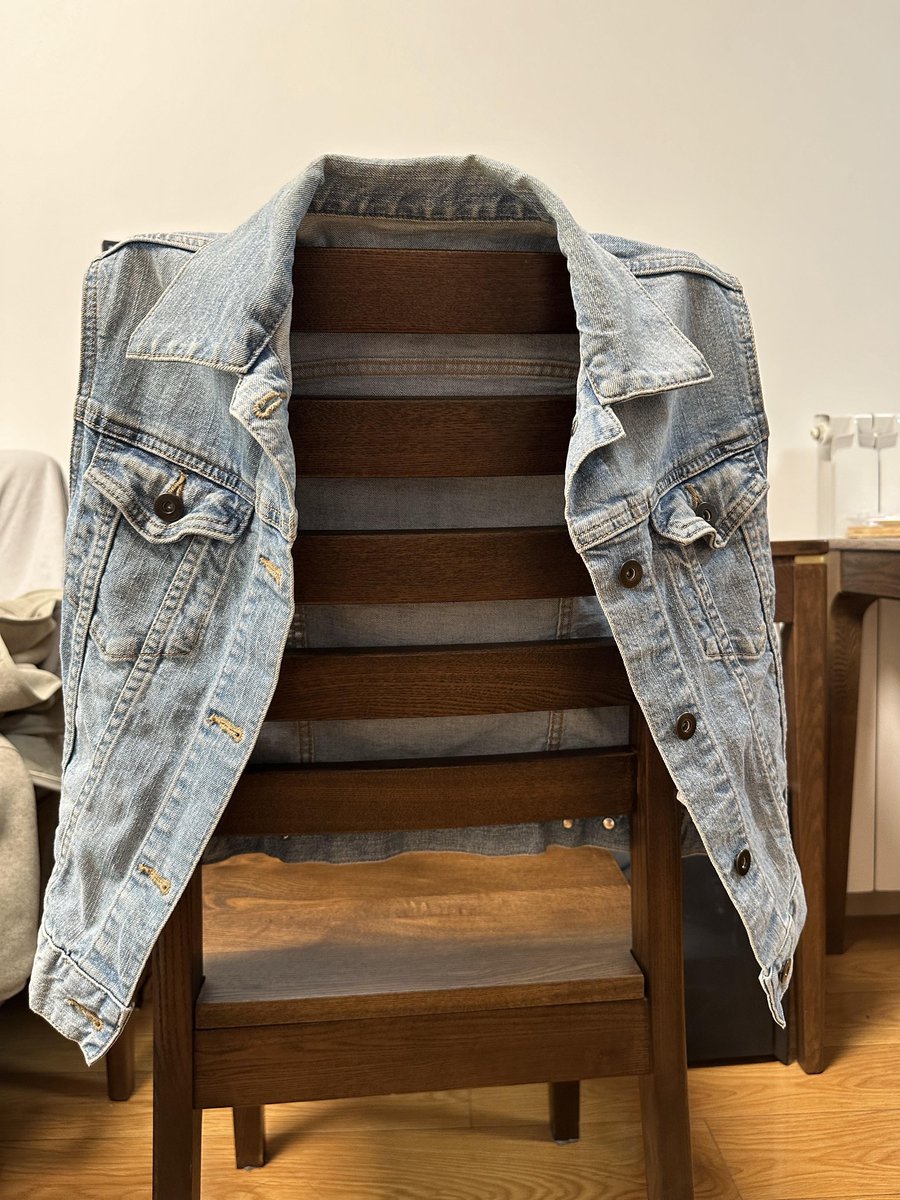 InstLocate's tweet photo. [Old denim jacket no use Cut off sleeves, add embroidery, and make a stylish cropped vest for summer! ] https://t.co/MZwmZaMOkH