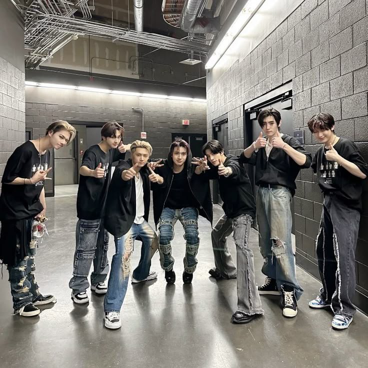 rxsegia's tweet photo. @shoutoutenha7 💅🏻
ENGENEs will maintain a financial boycott against HYBE indefinitely until the company begins treating ENHYPEN better, proper rest is given to them and the sevEN can reunite.

엔진은 공정함을 요구합니다.
#EN_MISTREATMENT_UNacceptable
#BOYCOTT_BELIFT_FOR_OUR_SEVEN https://t.co/RVa7OiTv99