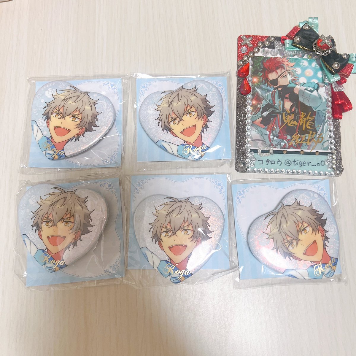 tiger___oO's tweet photo. 【譲渡】あんスタ 中国 缶バッジ 3周年
 ハート缶バッジ

譲:零 晃牙 アドニス

求:500円/点+送料

🔹郵送飲みの取引
🔹キャラ毎纏めてのみ
🔹零はアドニス含めての譲渡のみ
🔹グッズ整理のため一部推しも譲渡しております。 https://t.co/lJgh1kXEPG
