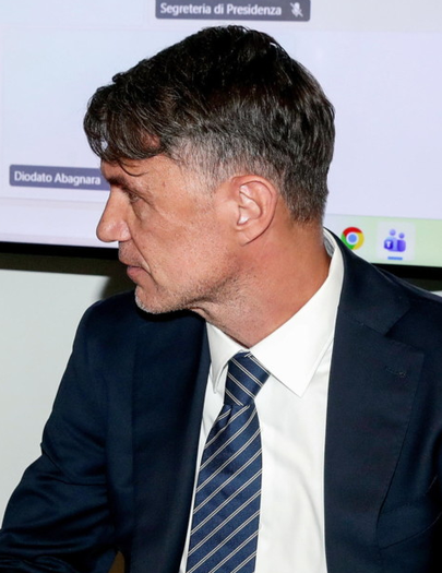 dorinileonardo's tweet photo. Completa la trasformazione di Maldini in Cillian Murphy https://t.co/4mj5oC27Bj