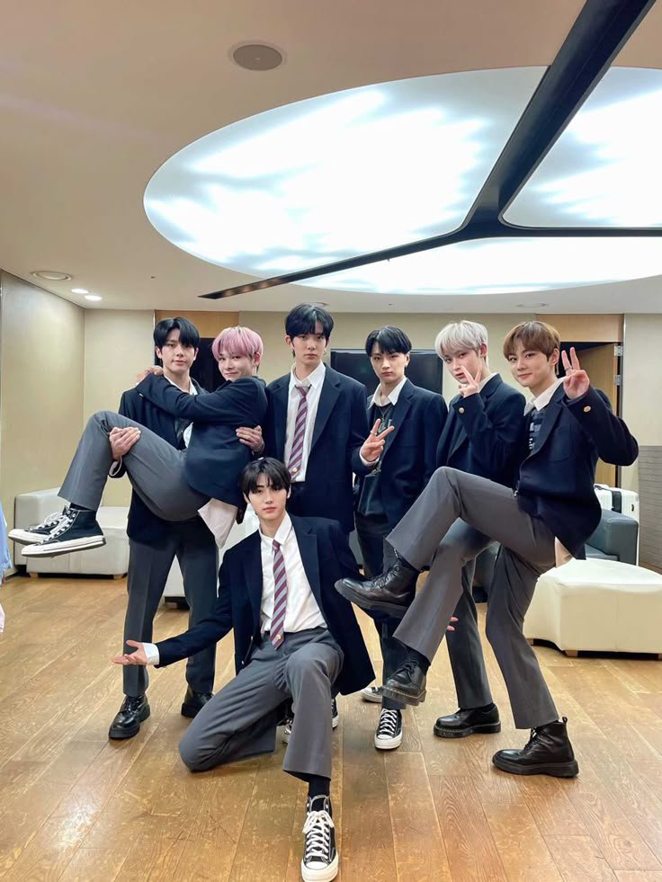 rxsegia's tweet photo. @evan_enhypen07 💎
ENGENEs will maintain a financial boycott against HYBE indefinitely until the company begins treating ENHYPEN better, proper rest is given to them and the sevEN can reunite.

엔진은 공정함을 요구합니다.
#EN_MISTREATMENT_UNacceptable
#BOYCOTT_BELIFT_FOR_OUR_SEVEN https://t.co/anImAmfcLR