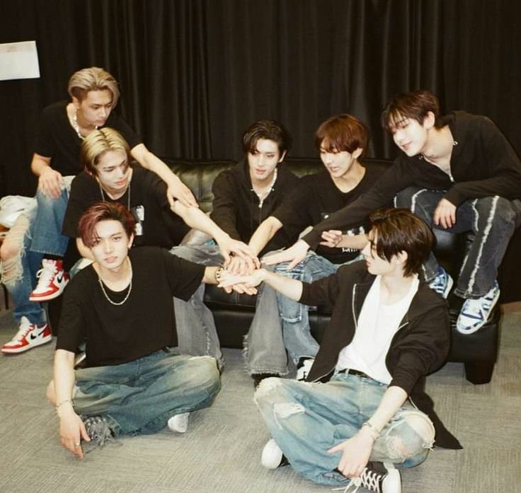 rxsegia's tweet photo. @Enhageneforever This 🪩💎
ENGENEs will maintain a financial boycott against HYBE indefinitely until the company begins treating ENHYPEN better, proper rest is given to them and the sevEN can reunite.

엔진은 공정함을 요구합니다.
#EN_MISTREATMENT_UNacceptable
#BOYCOTT_BELIFT_FOR_OUR_SEVEN https://t.co/eUinNxsnKK
