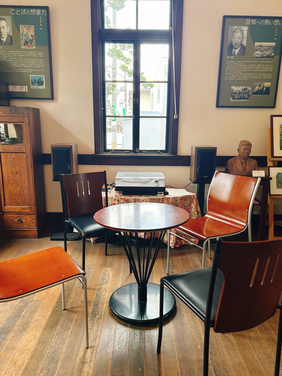 elsur_bookcafe's tweet photo. 旧水口図書館（ヴォーリズ建築）でレコードを聴くイベント「真夏のレコードコンサート」に参加してまいりました。ミリー・ヴァーノンのアルバムを持ち込み、向田邦子のエッセイで「水��羹に合う」と紹介されている「スプリング・イズ・ヒア」をかけていただきました。

夏の穏やかな日曜日でした。 https://t.co/oZ9bRjrWx9