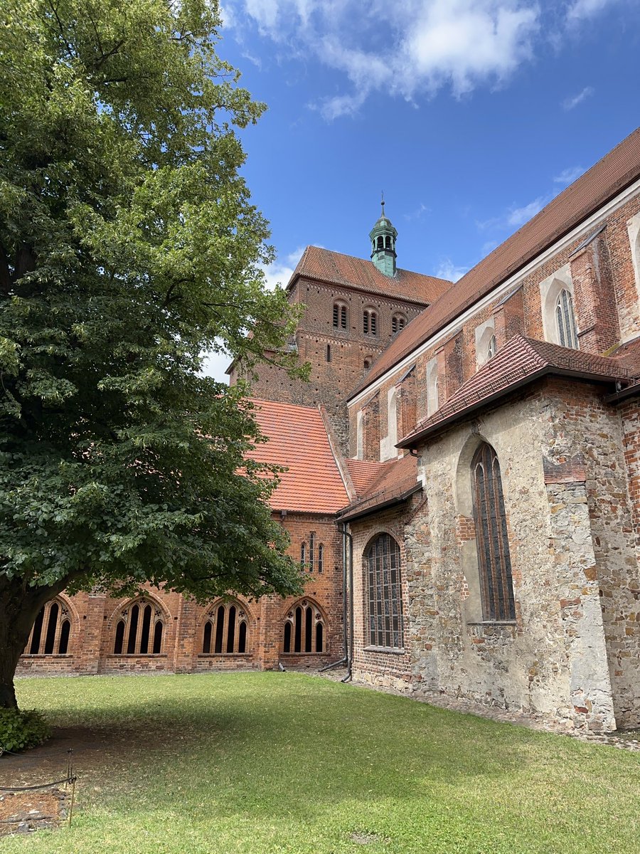 David_Koebel's tweet photo. Norddeutsche Backsteingotik in Tangermünde, Stendal und Havelberg. 

Eine erdgebundene, kraftvolle
und erfindungsreiche Architektur - typisch deutsch und dafür liebenswert. 

#Deutschland https://t.co/Rzp0qlmiIU