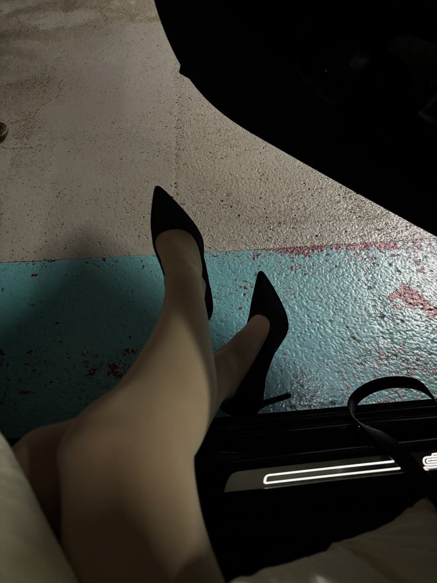 Christabelleumx's tweet photo. wanna touch so bad __ https://t.co/qI7cwRfz1p
