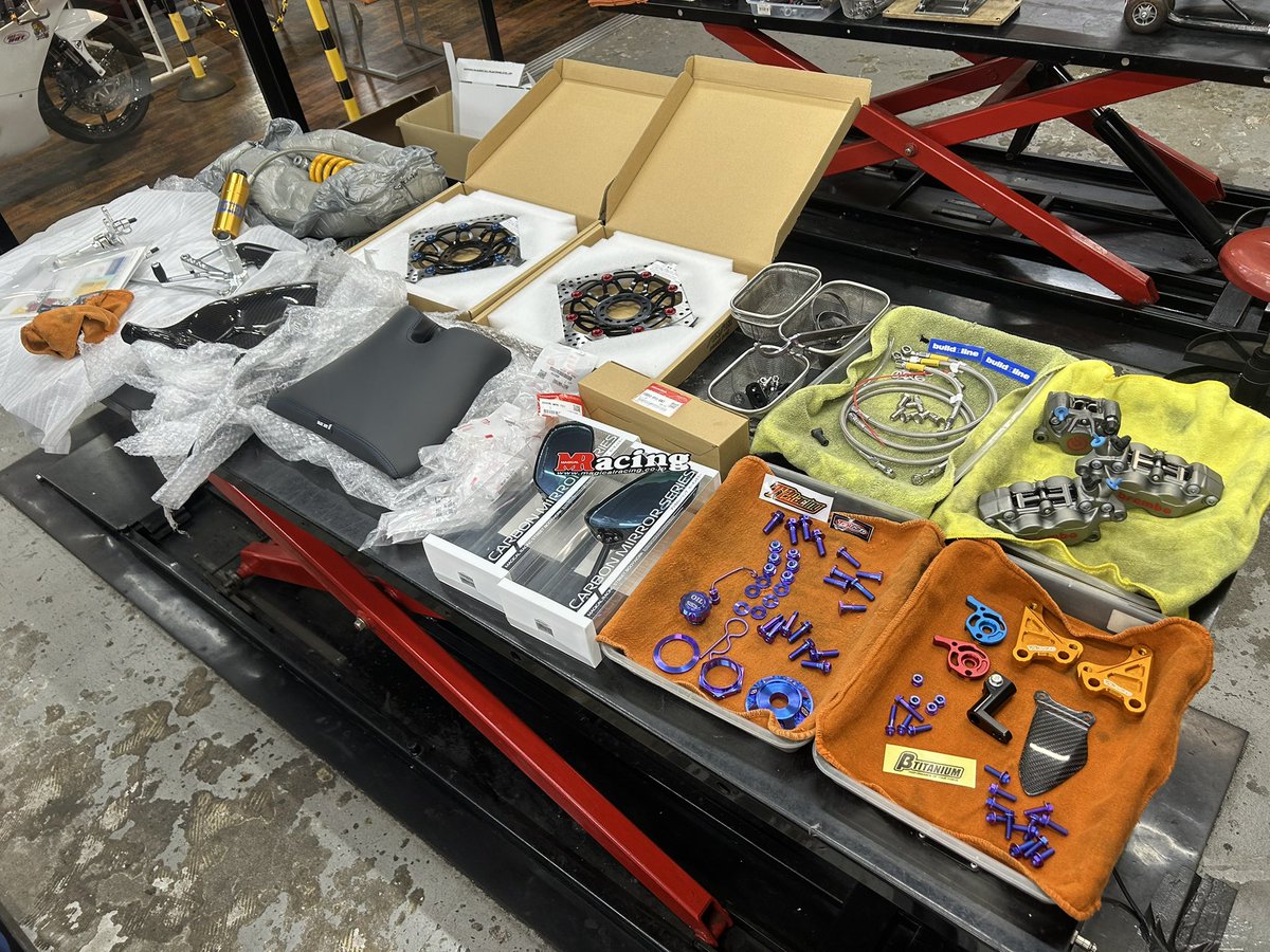MotoUP_JP's tweet photo. NSR250R MC28 

カスタム＆点検整備

こだわりの贅沢な部品をふんだんに投入しつつ

NSRならではの点検整備を同時進行していきます

2ストファンの夢が詰まった最高の1台

仕上がりが楽しみです😊

#NSR250R #MC28 #2ストローク #MotoUP https://t.co/fxwUdmt0Uu