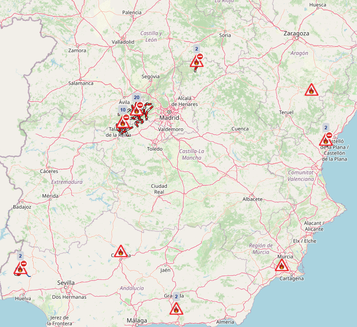 DGTes's tweet photo. 📢🔥⚫️Les pedimos que eviten desplazarse por carreteras de la sierra oeste de Madrid, en las de Ávila y también Toledo por la zona de incendios y que se mantengan informados a través de los canales oficiales. Se mantienen 33 carreteras secundarias cortadas. https://t.co/EM7jh4LPAp