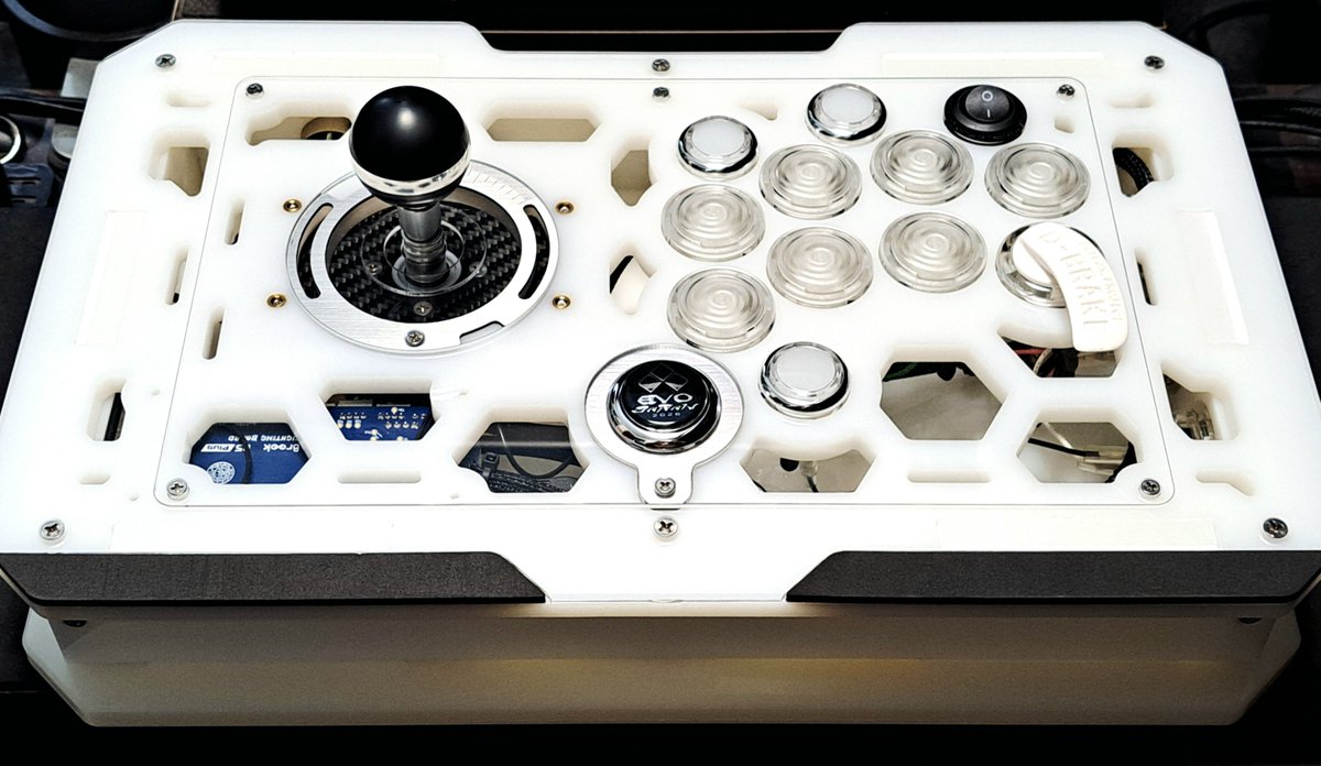 GeeseNiSoy's tweet photo. ASIさんのVM6R S30 MAX、販売開始数十秒で注文してケース単品を購入出来ました✨
S30は２台持っていますが、S30 MAXはカッコ良すぎて欲しくなっちゃいました😎

カーボン仕様のカプセルトップとダストワッシャーは、アタッサさんで普通に買えるようになって欲しいです😭 https://t.co/H2mPmiXvq8