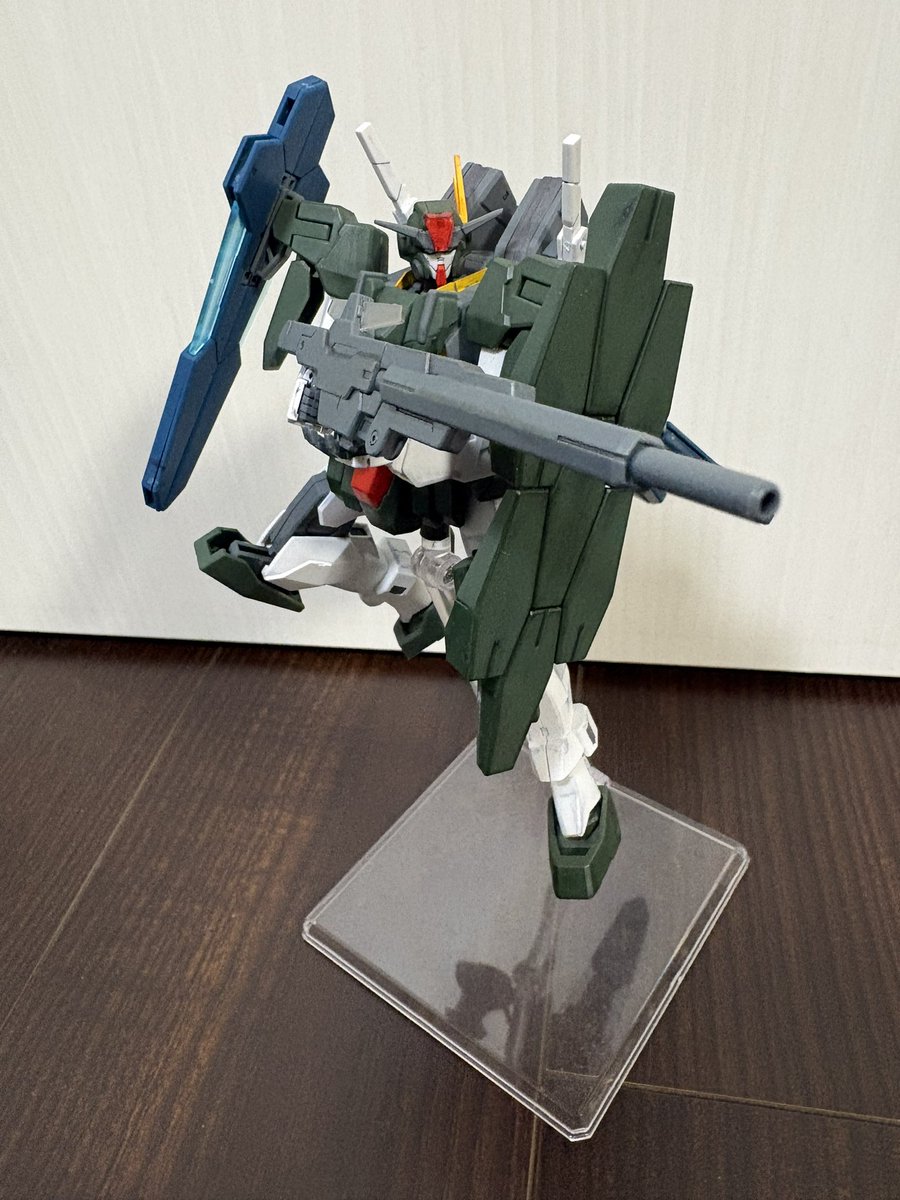 kmuroi231's tweet photo. ケルディムガンダム完成。
1ヶ月くらいかけてちまちま塗装したりウェザリングしたりして作成。
ガンビットと持ち手の武器がポロリしまくるので、試行錯誤しながら補強。
見栄えは凄まじくカッコ良い。
アリオス、セラヴィもあるから作らんとなぁ。
#ガンプラ
#ガンダムOO https://t.co/q21CU584nn