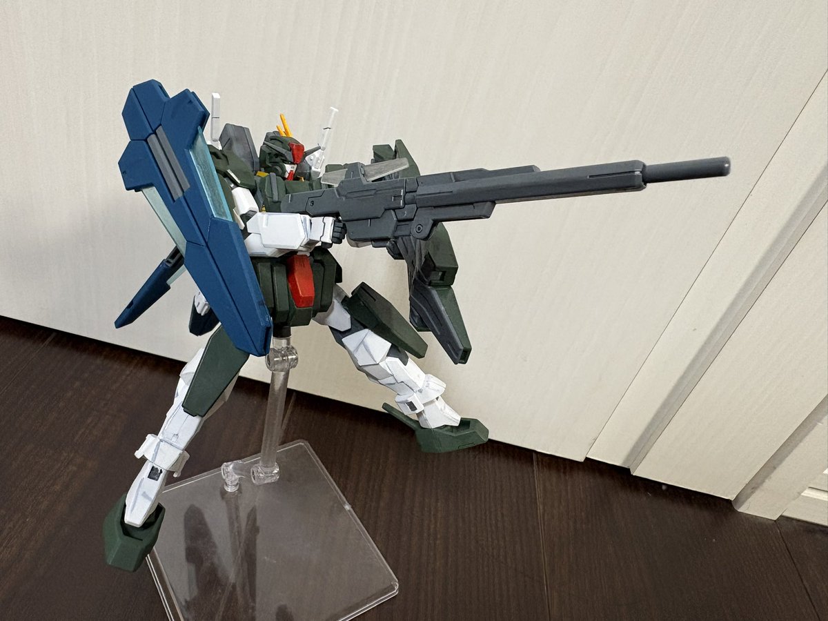 kmuroi231's tweet photo. ケルディムガンダム完成。
1ヶ月くらいかけてちまちま塗装したりウェザリングしたりして作成。
ガンビットと持ち手の武器がポロリしまくるので、試行錯誤しながら補強。
見栄えは凄まじくカッコ良い。
アリオス、セラヴィもあるから作らんとなぁ。
#ガンプラ
#ガンダムOO https://t.co/q21CU584nn