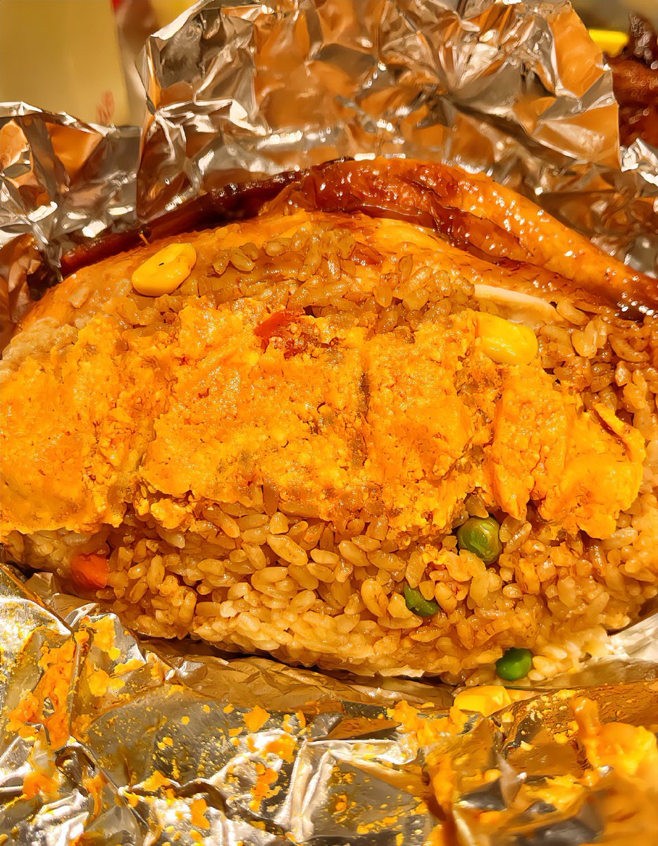 ArlaBoydstica9's tweet photo. 刚啃完外酥里嫩的印度黄油鸡配烤馕！浓郁香料裹着嫩鸡肉，馕蘸酱一口超满足，这异域风味直接击中味蕾 https://t.co/SkK2GEYPpC