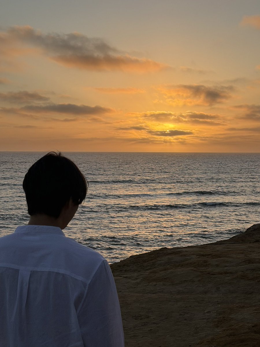 fleurseptber's tweet photo. ใจดี อบอุ่น ตาแป๋ว มีลักยิ้ม ลูกคนเล็ก ชอบเดินเล่น รักเด็ก รักสัตว์ ชอบธรรมชาติ ตามใจเก่ง เป็นเด็กดี กู้ดบอย ㅠㅠ https://t.co/NoKRKktVa6