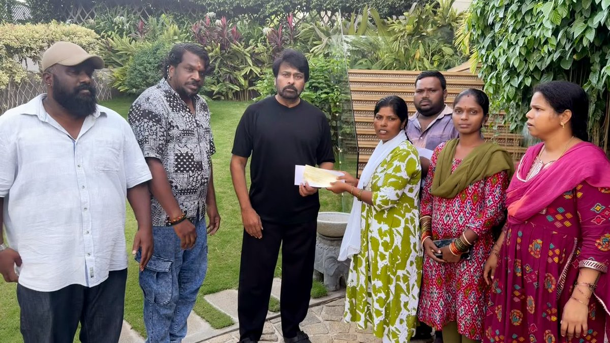 TeaTimeTelugu's tweet photo. Megastar Chiranjeevi extends support to actor Ramesh, who is undergoing treatment for a brain stroke, closely monitoring his health and assuring his family of all possible medical and government health insurance assistance. ❤️🙏 
#Chiranjeevi #MegastarChiranjeevi #ActorRamesh #RameshHealthUpdate #ApolloHospital #Tollywood #TeluguCinema #HealthUpdate #MegaStar