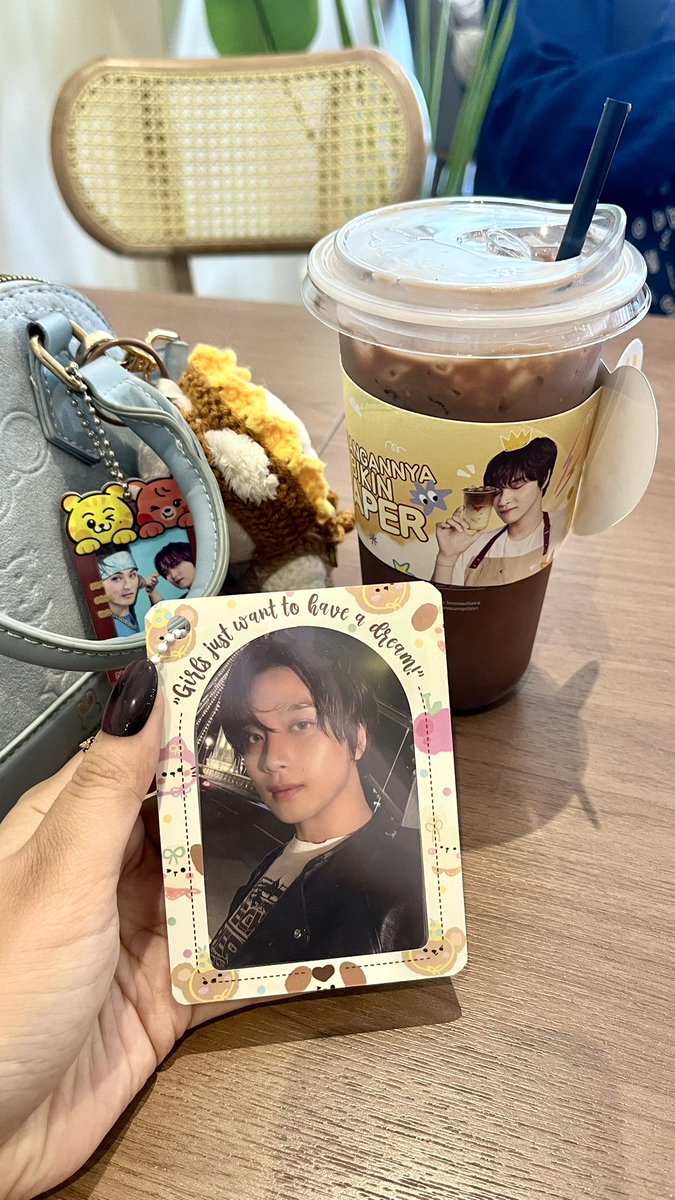 faleemark's tweet photo. 🐻🥤💛 https://t.co/NbNEDAEsF2