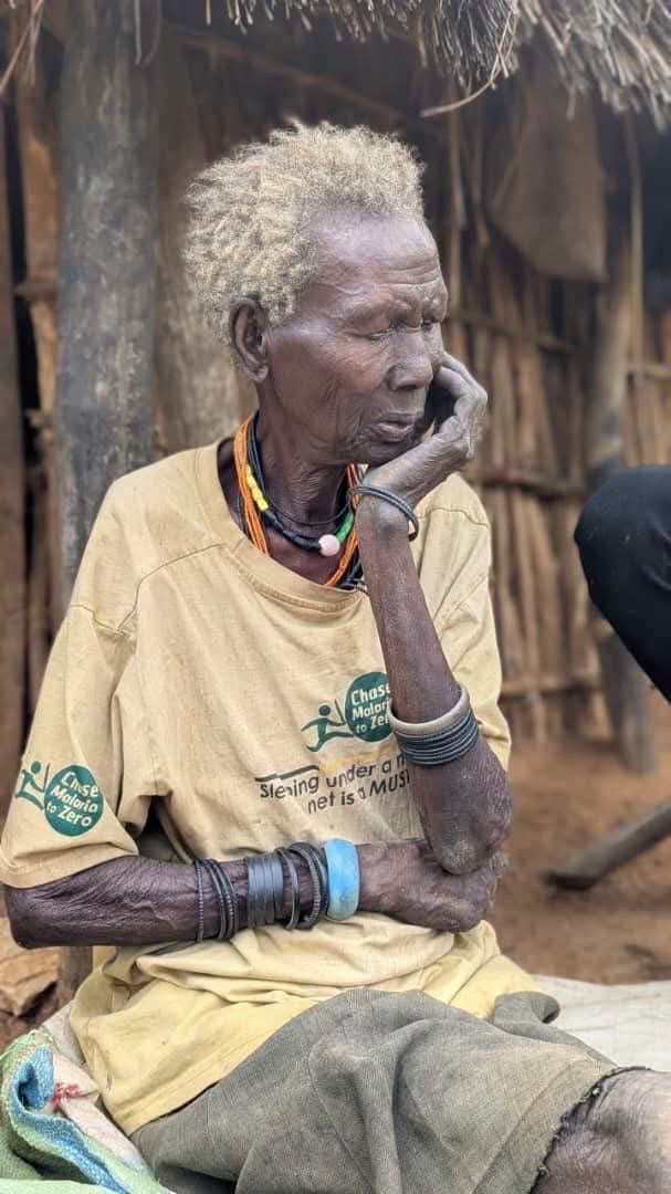 Jamila550337's tweet photo. @TruthTrumpPost Mr president these people are from Uganda karamoja region Uganda government is mining gold and diamonds from that region m7 who’s ruling Uganda by force rigged elections recently he said Uganda is a paradise look at the people who live in the paradise 😭😭 https://t.co/GtnQOVvfOB