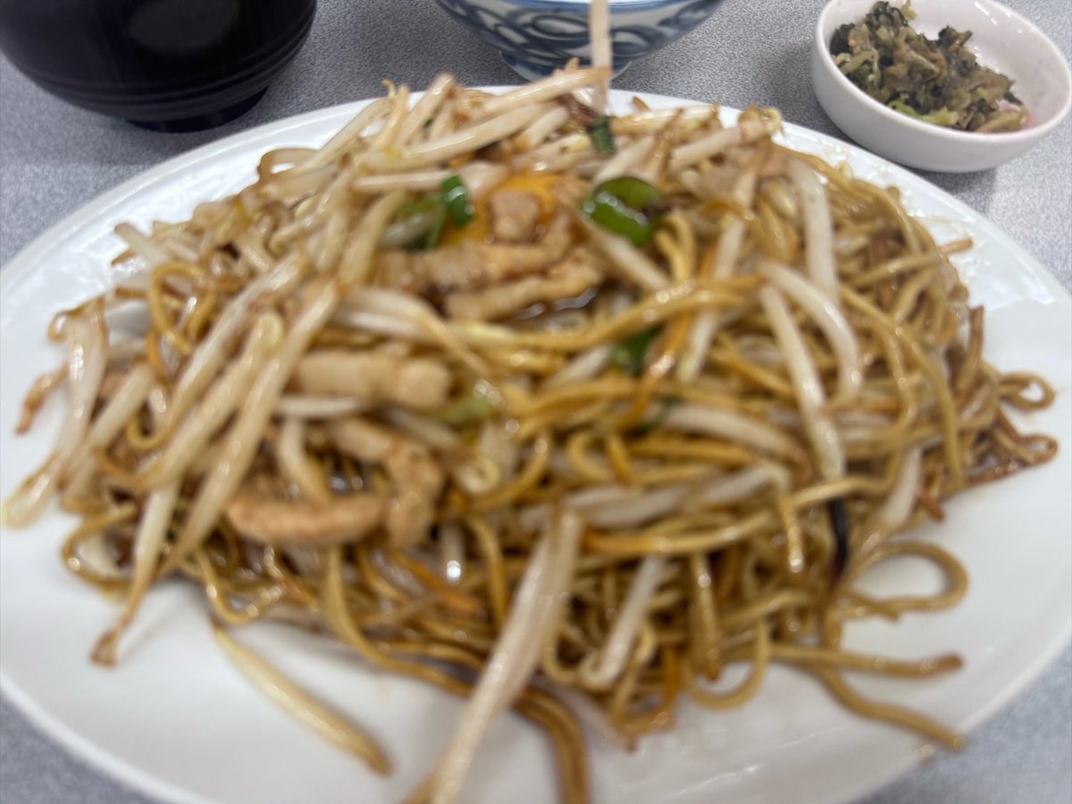 UQcJqkjigj3pBrw's tweet photo. 中央亭

藤井フミヤ氏も食べに訪れると言う
久留米の老舗焼きそば店。
Bセットに生卵入りを注文。
ご馳走様でした https://t.co/VA8PTfojO1